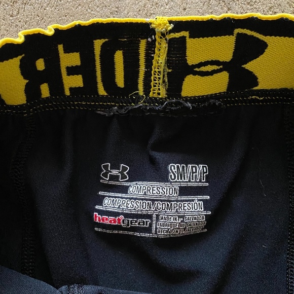 Under Armor Compression Short Small -bb9 - Picture 3 of 4